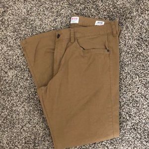 Mens Izod pants, size 36x30, in tan color.